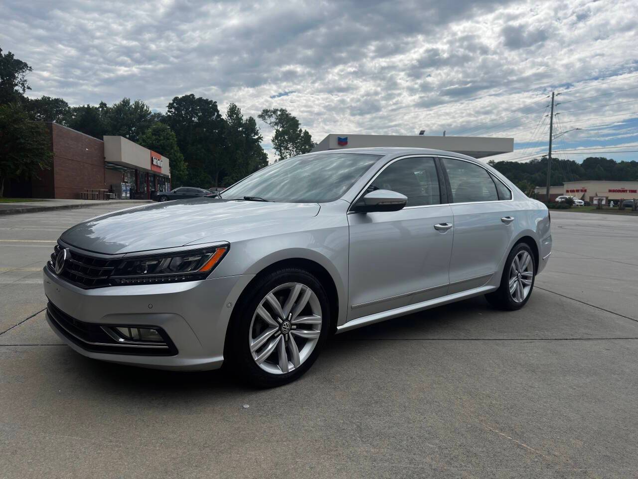 2017 Volkswagen Passat 1.8T SEL Premium — Sedan — 122,290 mi — Liburn, GA