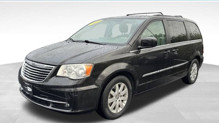 2014 Chrysler Town & Country Touring — Minivan — 111,178 mi — Highland Park, IL