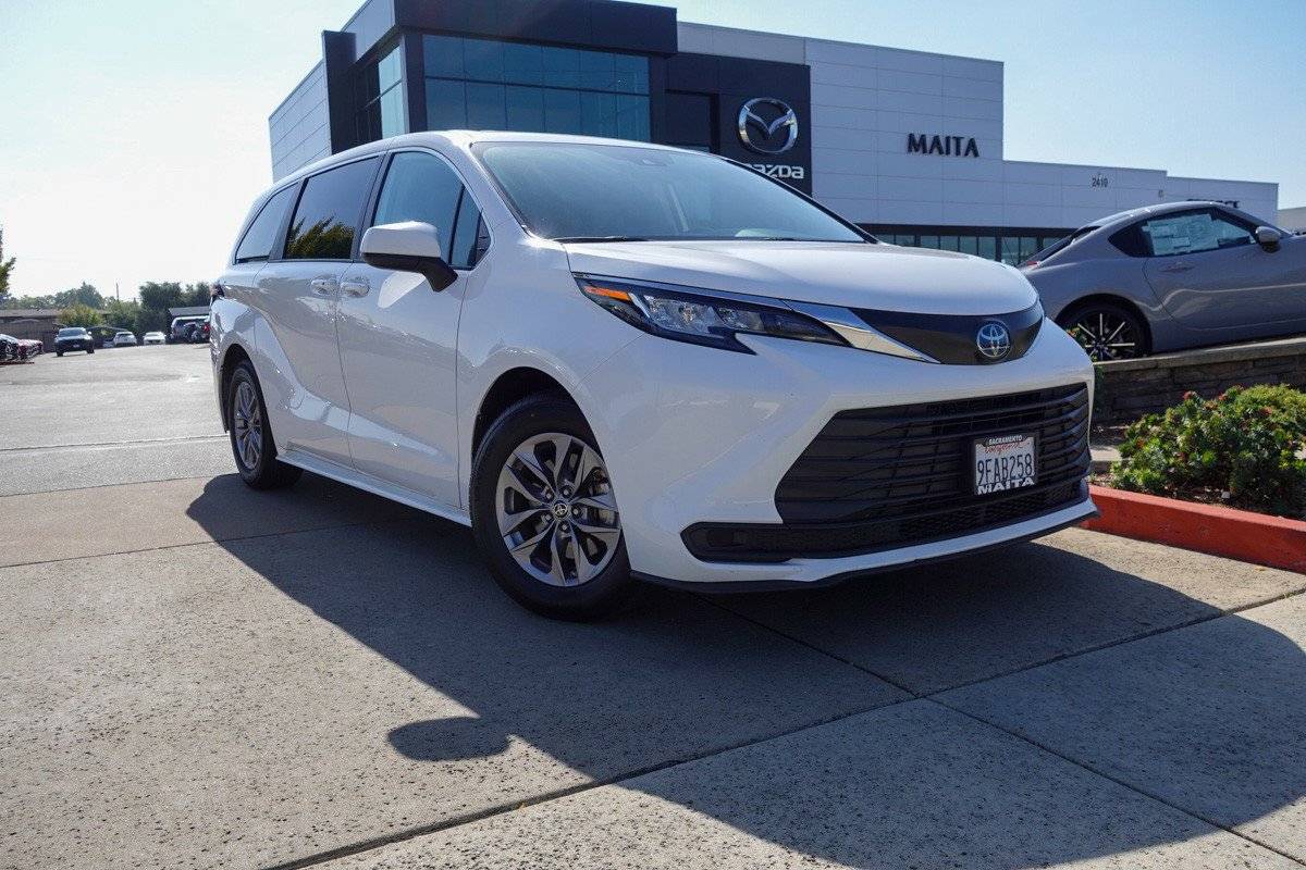2023 Toyota Sienna LE — Minivan — 78,115 mi — Sacramento, CA