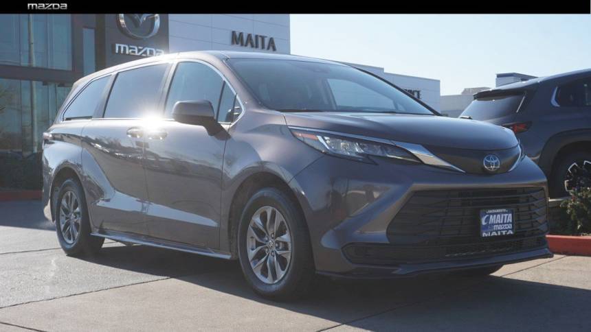 2023 Toyota Sienna LE — Minivan — 51,979 mi — Sacramento, CA