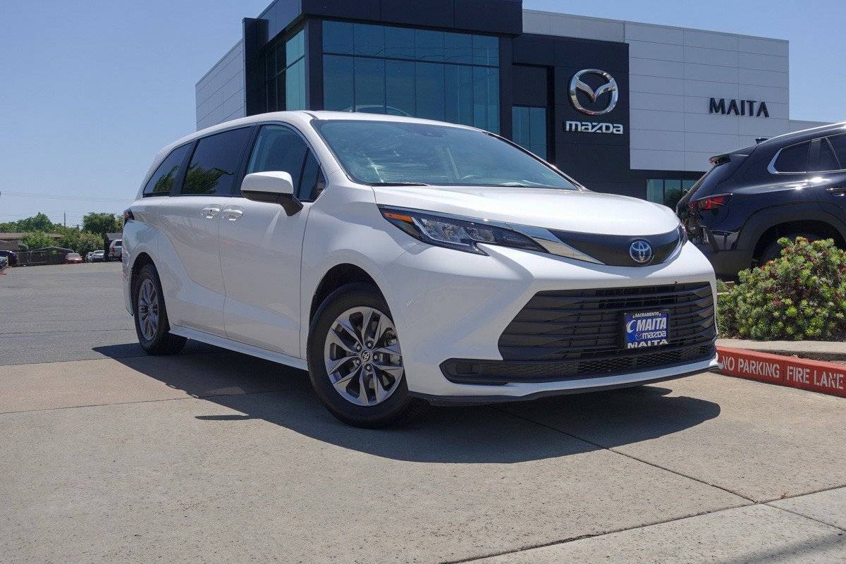 2023 Toyota Sienna LE — Minivan — 60,368 mi — Sacramento, CA