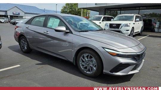 2024 Hyundai Elantra Hybrid Blue — Sedan — 10,233 mi — Louisville, KY