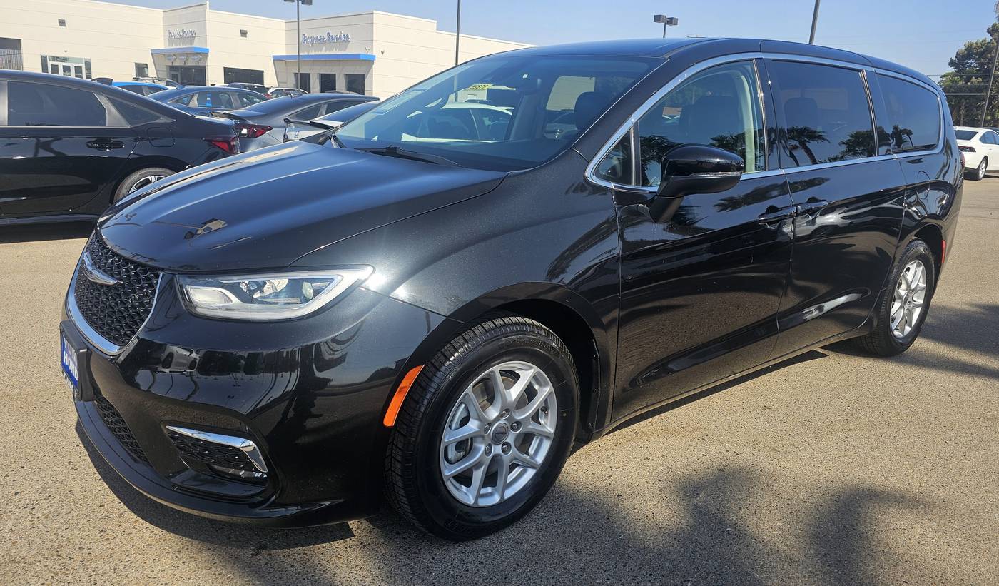 2023 Chrysler Pacifica Touring L — Minivan — 53,992 mi — Yuma, AZ