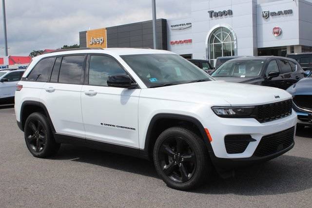 2023 Jeep Grand Cherokee Altitude — SUV — 10,087 mi — Johnston, RI