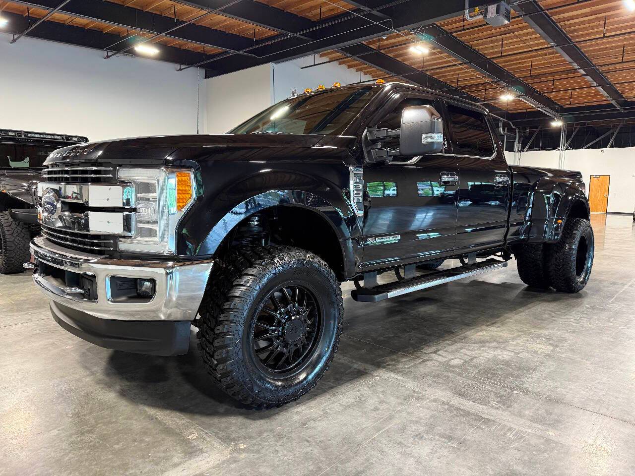 2019 Ford Super Duty F-350 Lariat — Pickup Truck — 65,905 mi — Portland, OR