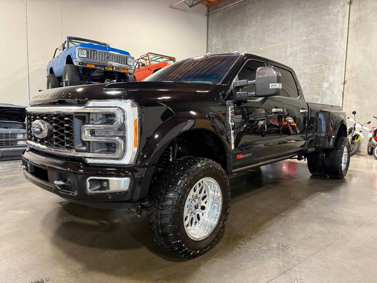 2023 Ford Super Duty F-450 Platinum — Pickup Truck — 14,296 mi — Portland, OR