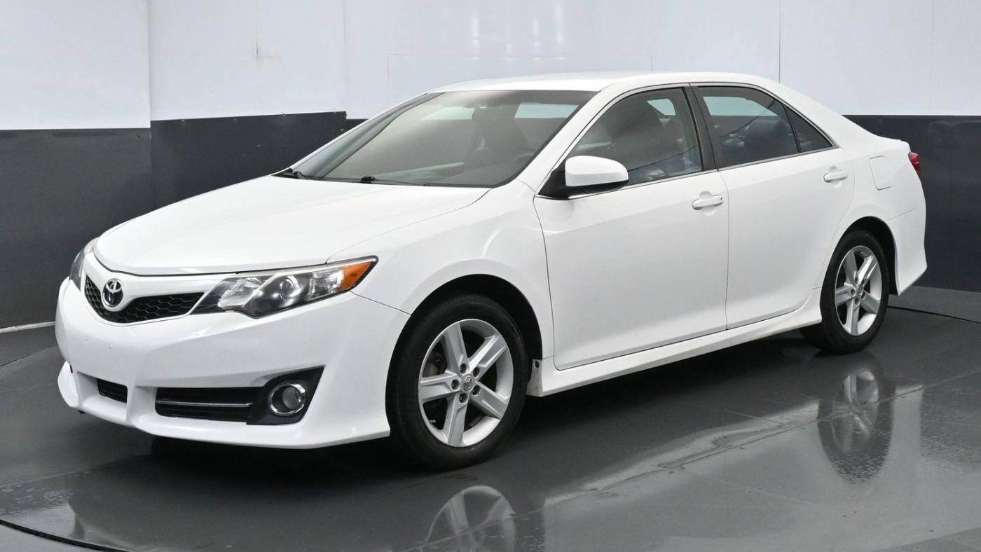 2014 Toyota Camry SE — Sedan — 59,140 mi — White Plains, NY