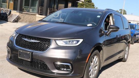 2022 Chrysler Pacifica Touring L — Minivan — 70,509 mi — Chicago, IL