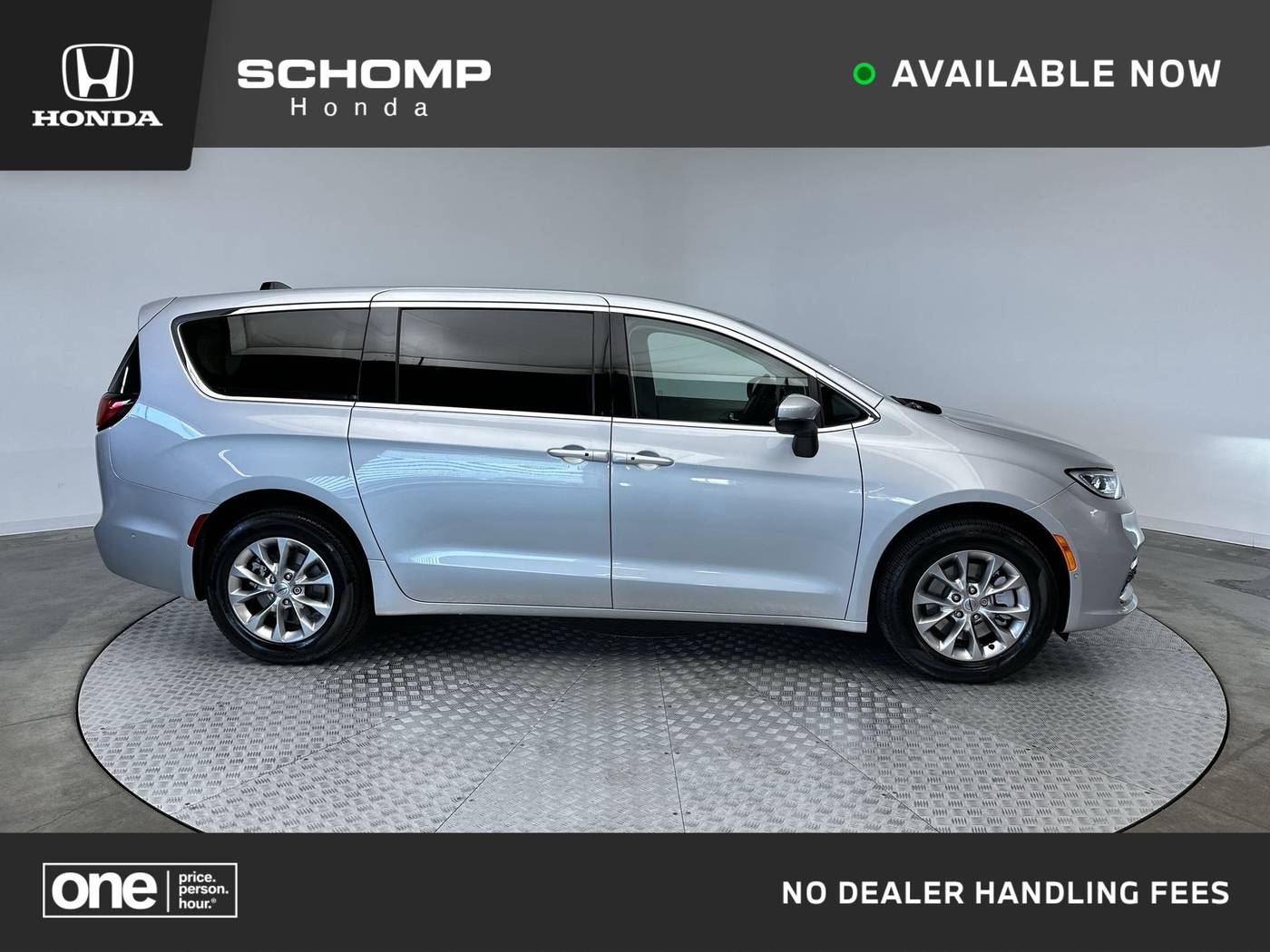 2023 Chrysler Pacifica Touring L — Minivan — 8,468 mi — Highlands Ranch, CO