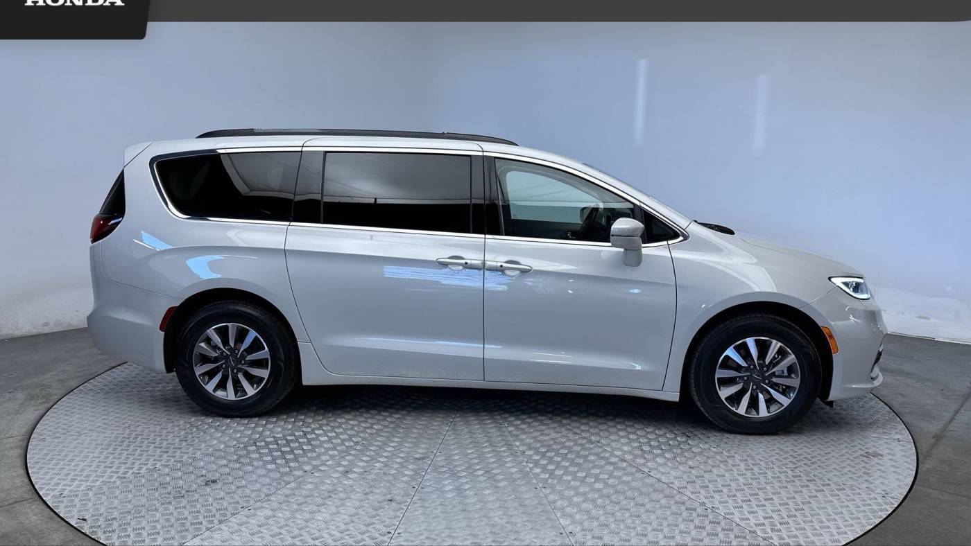 2021 Chrysler Pacifica Hybrid Touring — Minivan — 42,375 mi — Highlands Ranch, CO