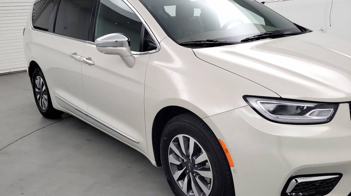 2021 Chrysler Pacifica Hybrid Limited — Minivan — 44,954 mi — Wilmington, NC
