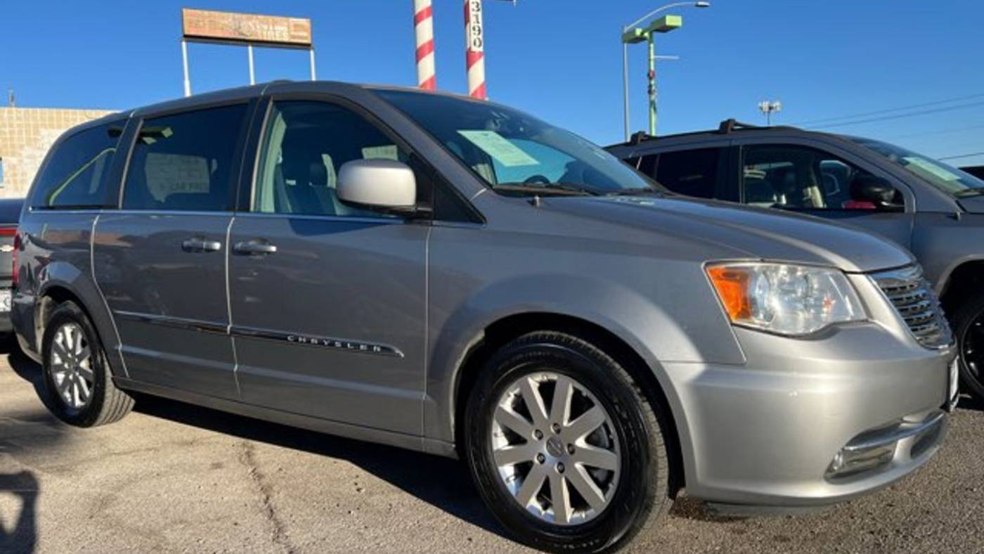 2014 Chrysler Town & Country Touring — Minivan — 94,663 mi — Las Vegas, NV