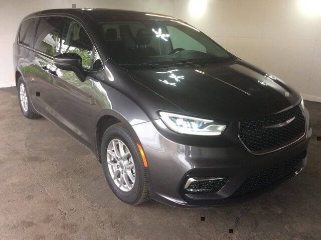 2023 Chrysler Pacifica Touring L — Minivan — 31,037 mi — Missoula, MT