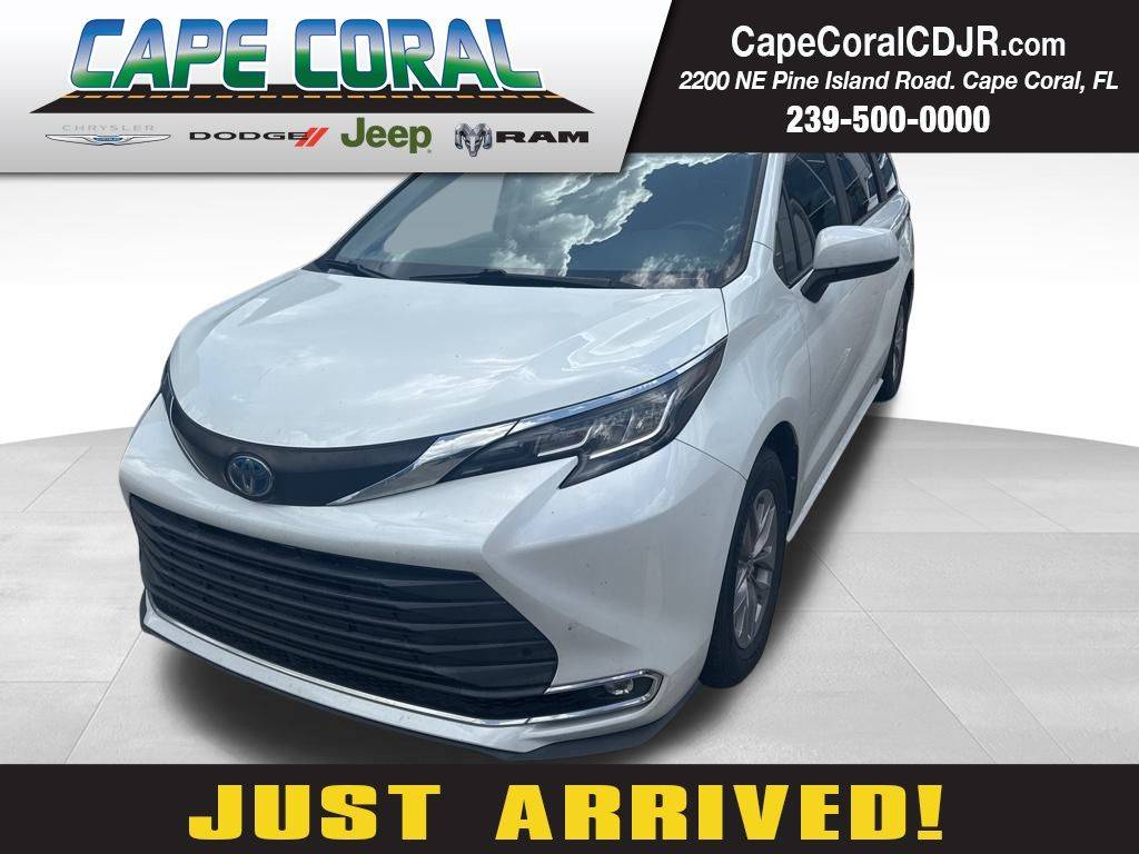 2022 Toyota Sienna XLE — Minivan — 49,896 mi — Cape Coral, FL