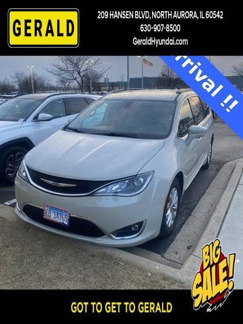 2017 Chrysler Pacifica Touring L — Minivan — 106,838 mi — North Aurora, IL