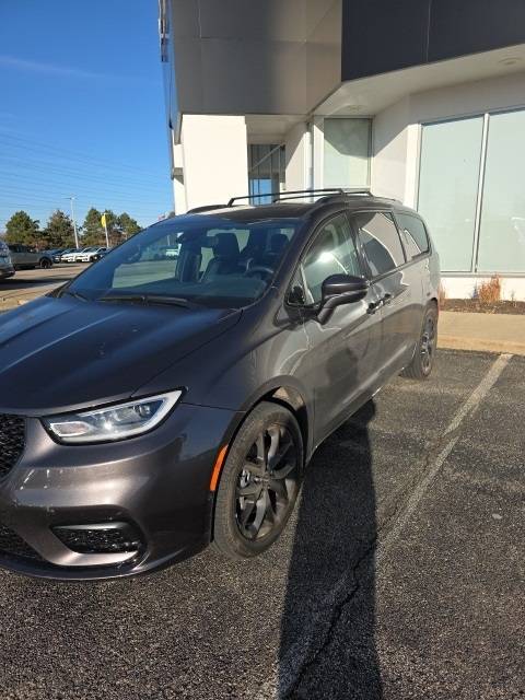2022 Chrysler Pacifica Limited — Minivan — 29,991 mi — North Aurora, IL
