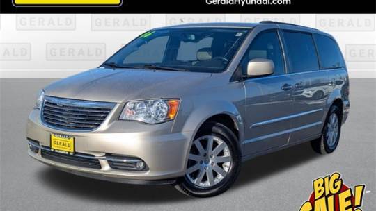 2016 Chrysler Town & Country Touring — Minivan — 127,009 mi — North Aurora, IL