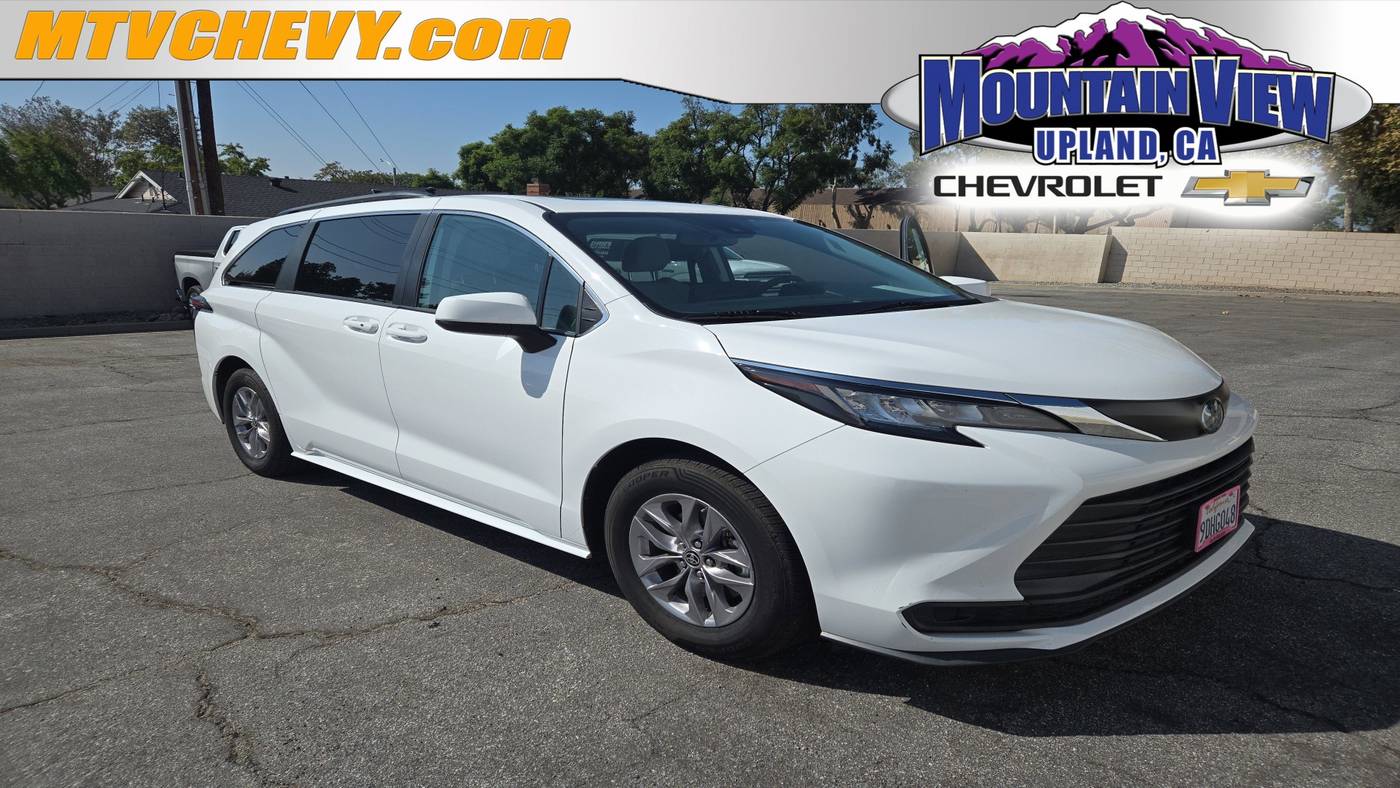 2022 Toyota Sienna LE — Minivan — 32,435 mi — Upland, CA