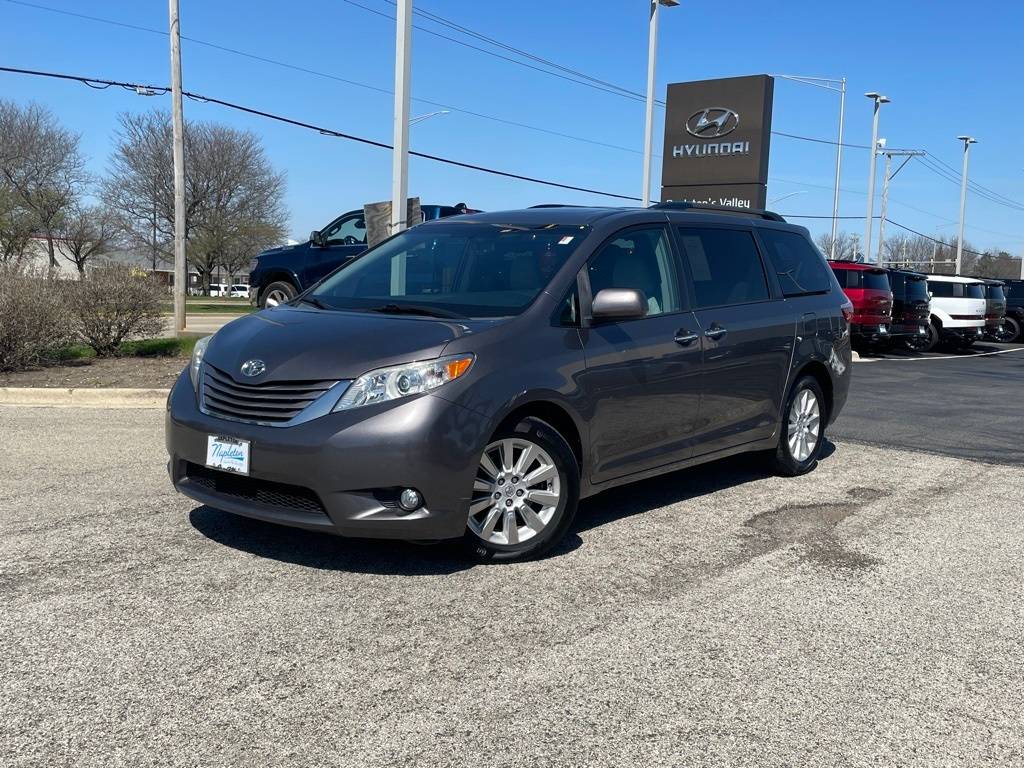 2015 Toyota Sienna Limited — Minivan — 110,426 mi — Aurora, IL