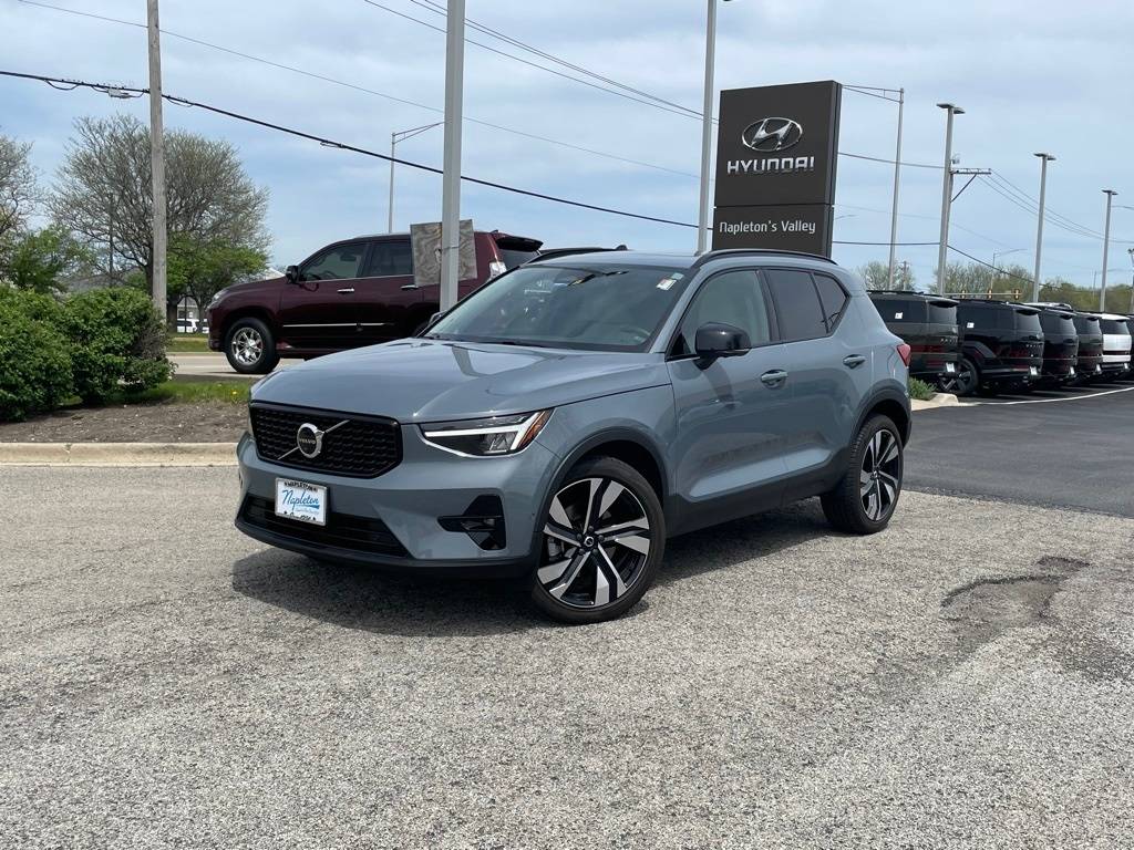 2023 Volvo XC40 Plus — SUV — 9,899 mi — Aurora, IL