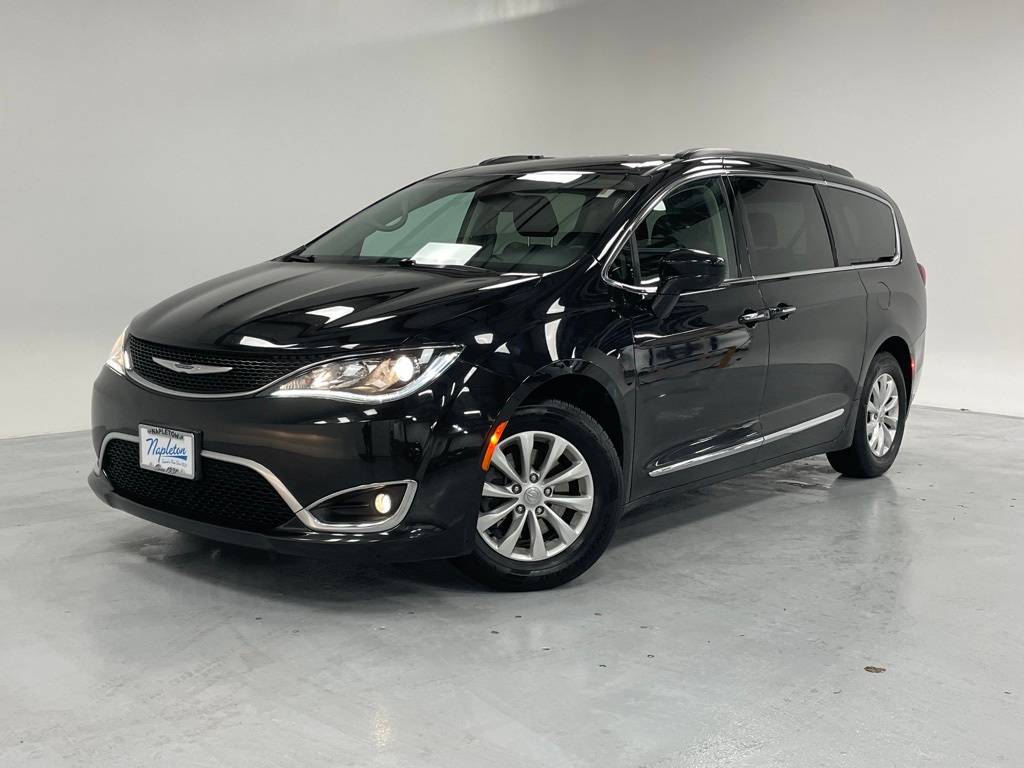2017 Chrysler Pacifica Touring L — Minivan — 97,965 mi — Aurora, IL