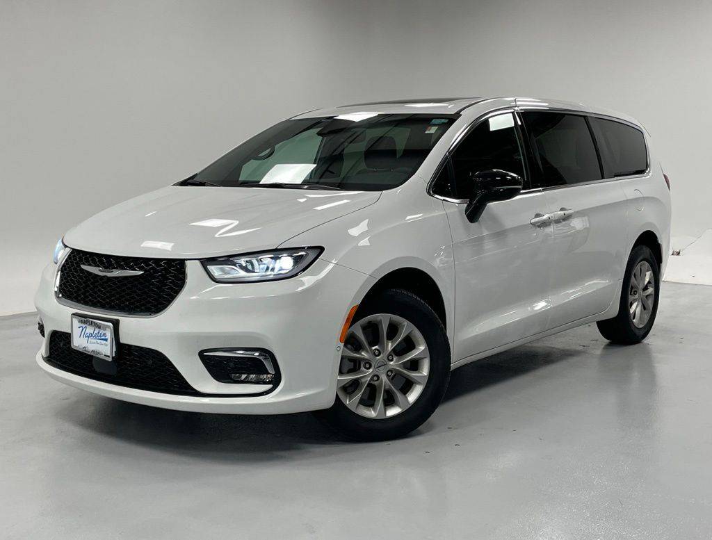 2025 Chrysler Pacifica Select — Minivan — 5,412 mi — Aurora, IL