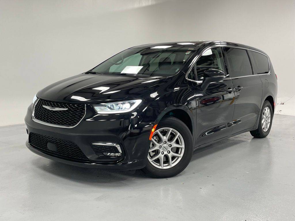 2023 Chrysler Pacifica Touring L — Minivan — 54,022 mi — Aurora, IL