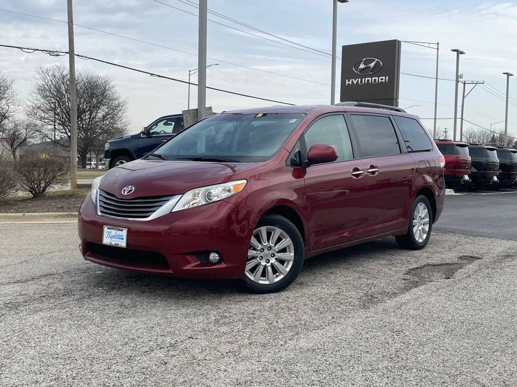 2012 Toyota Sienna XLE — Minivan — 130,829 mi — Aurora, IL