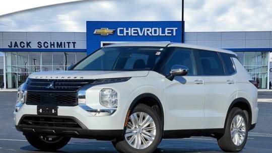 2022 Mitsubishi Outlander ES — SUV — 8,119 mi — Wood River, IL