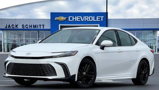 2025 Toyota Camry SE — Sedan — 13,222 mi — Wood River, IL