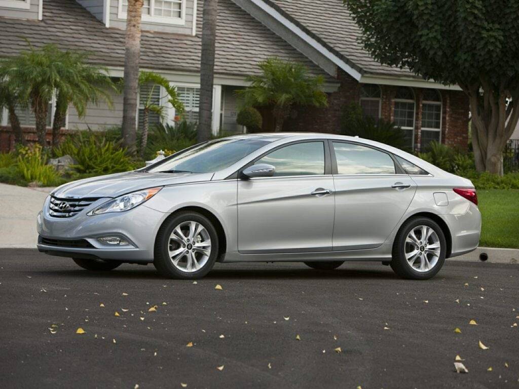 2013 Hyundai Sonata SE — Sedan — 113,008 mi — Naperville, IL