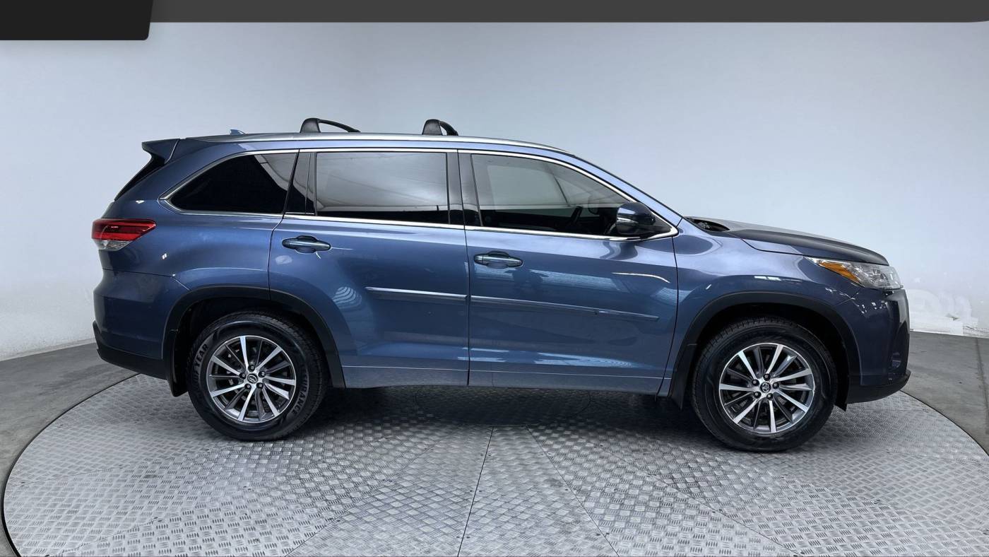 2017 Toyota Highlander XLE — SUV — 82,200 mi — Highlands Ranch, CO