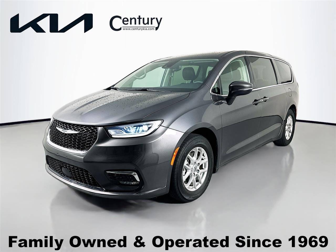 2023 Chrysler Pacifica Touring L — Minivan — 55,590 mi — Tampa, FL