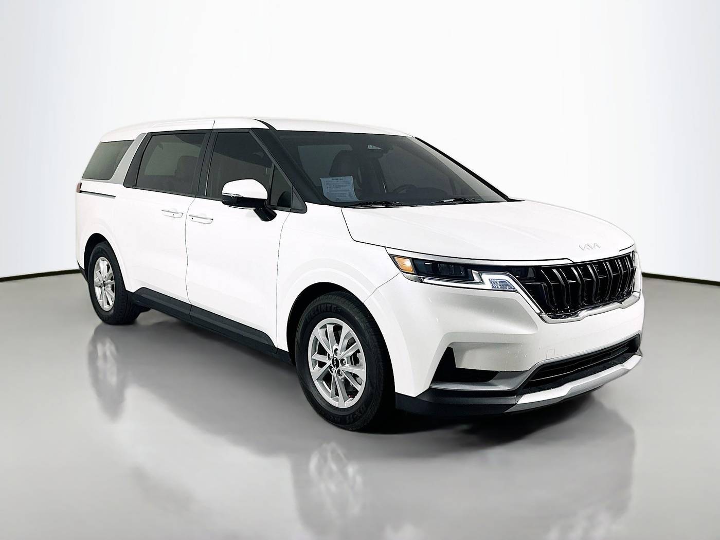 2023 Kia Carnival LXS — Minivan — 26,116 mi — Tampa, FL