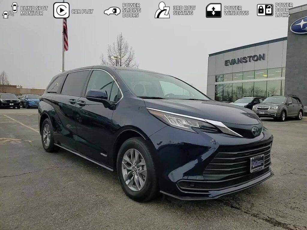 2021 Toyota Sienna LE — Minivan — 34,323 mi — Skokie, IL