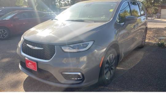 2022 Chrysler Pacifica Hybrid Touring L — Minivan — 88,134 mi — Longmont, CO
