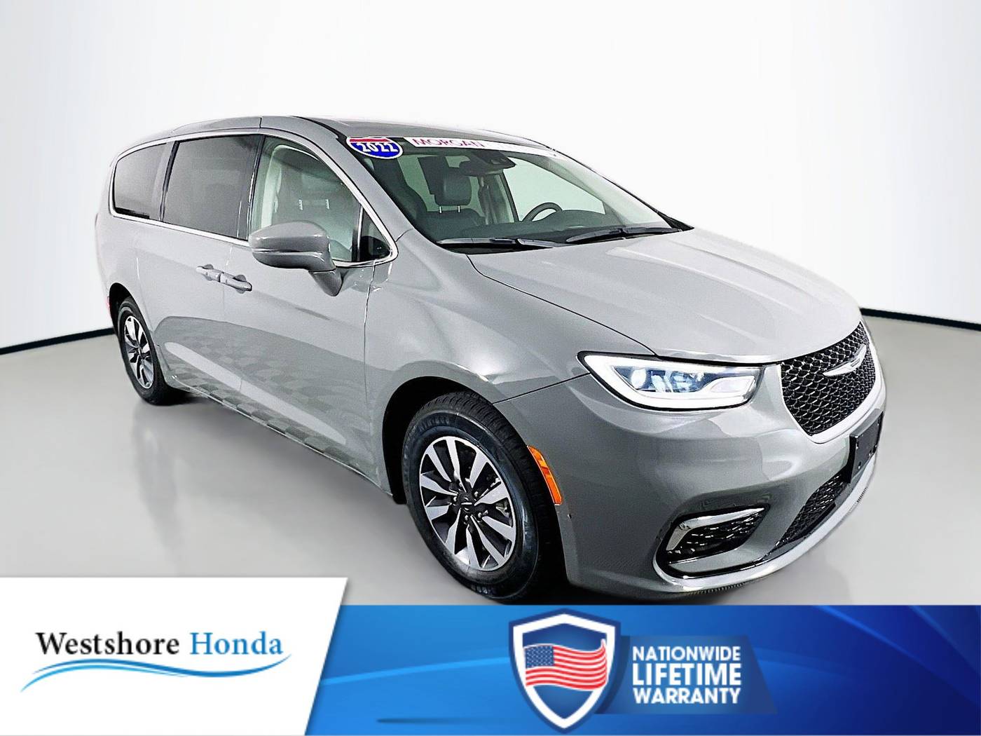 2022 Chrysler Pacifica Hybrid Touring L — Minivan — 69,066 mi — Tampa, FL