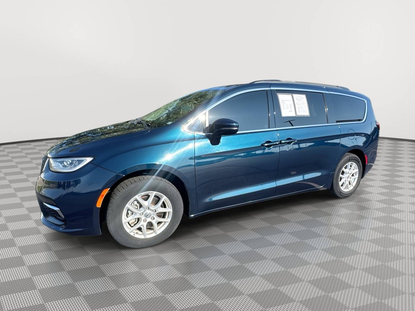 2022 Chrysler Pacifica Touring L — Minivan — 78,954 mi — Joplin, MO