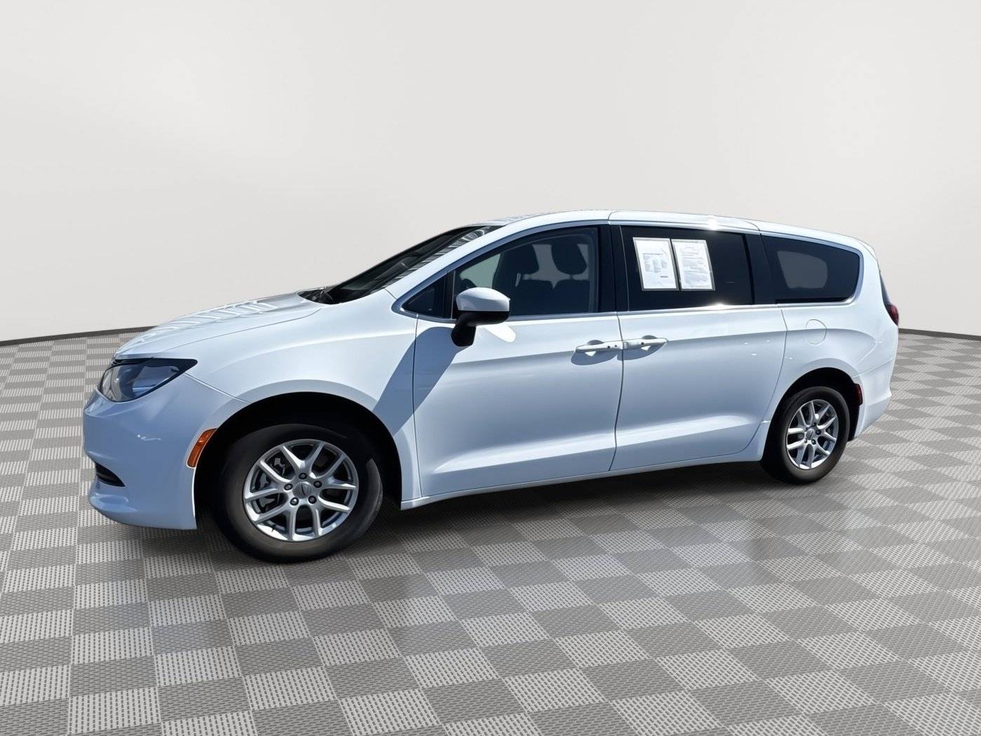 2023 Chrysler Voyager LX — Minivan — 71,364 mi — Joplin, MO