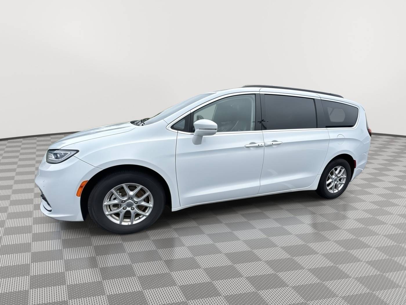 2022 Chrysler Pacifica Touring L — Minivan — 70,921 mi — Joplin, MO
