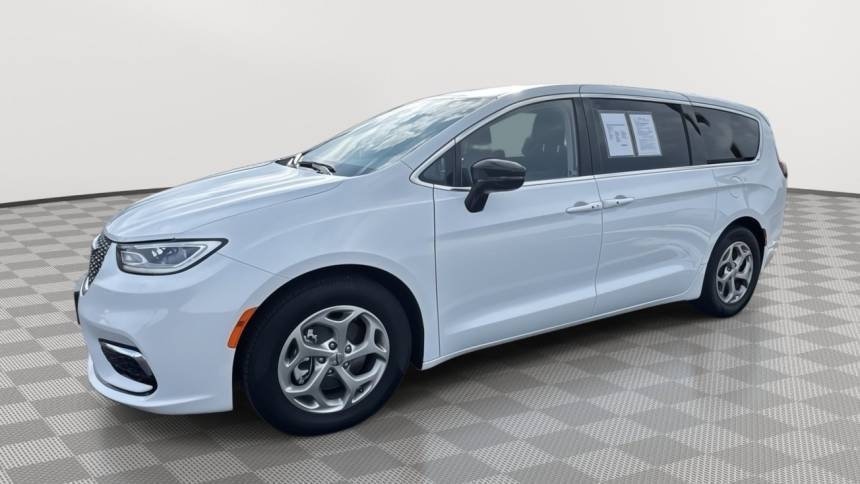 2024 Chrysler Pacifica Limited — Minivan — 10,902 mi — Joplin, MO