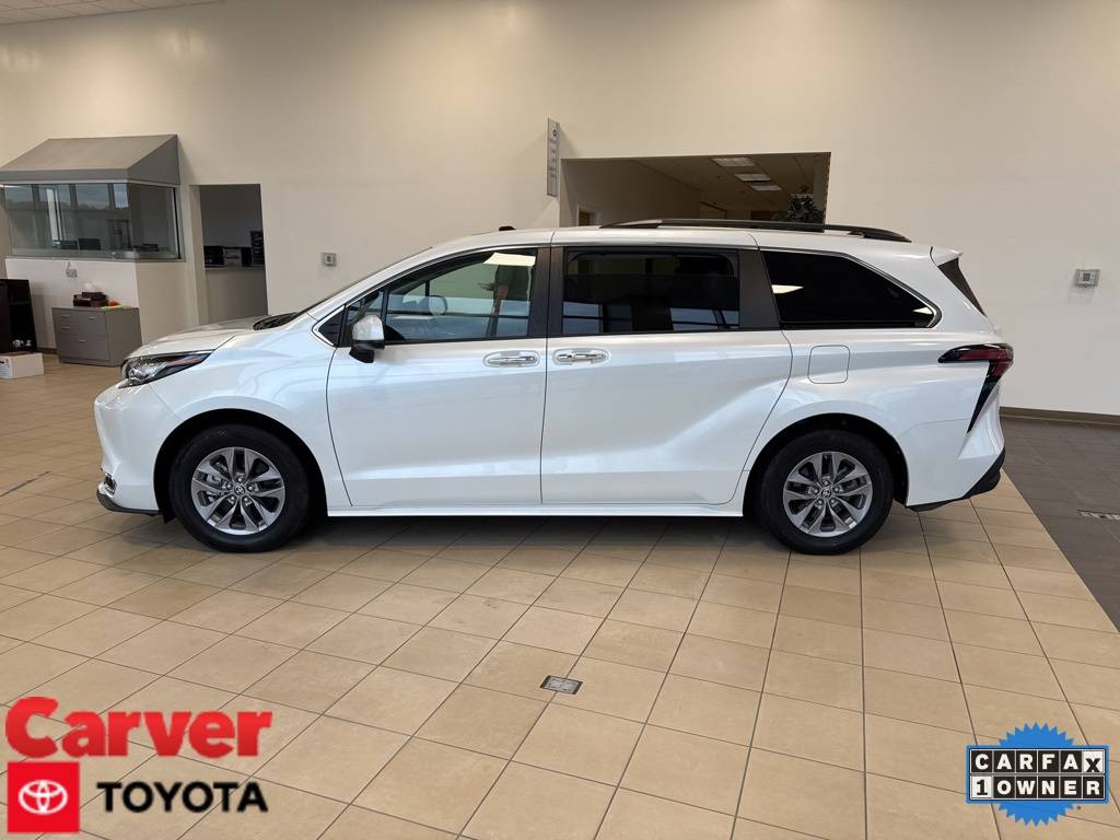 2022 Toyota Sienna XLE — Minivan — 30,800 mi — Taylorsville, IN