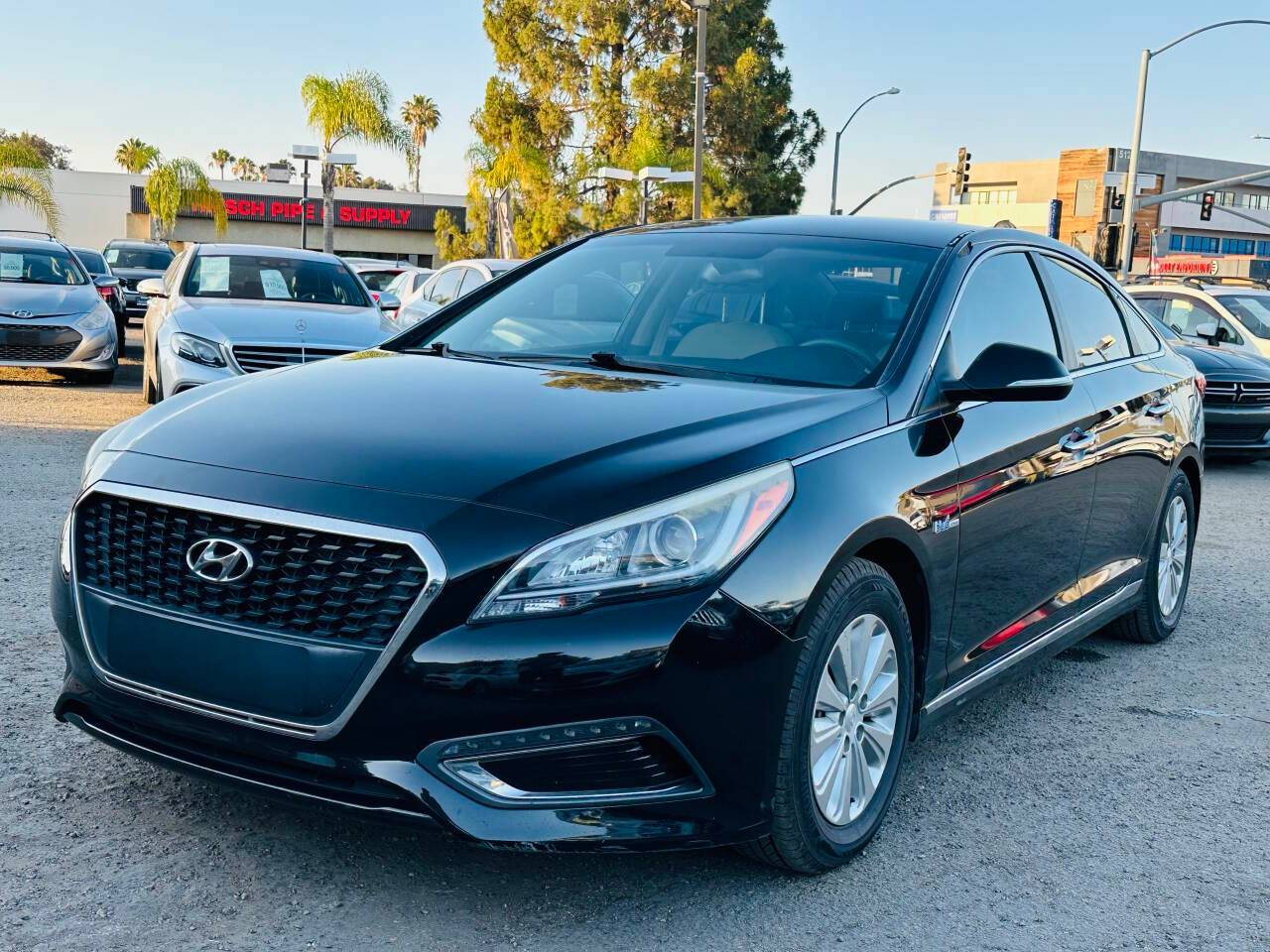 2016 Hyundai Sonata Hybrid SE — Sedan — 105,681 mi — San Diego, CA