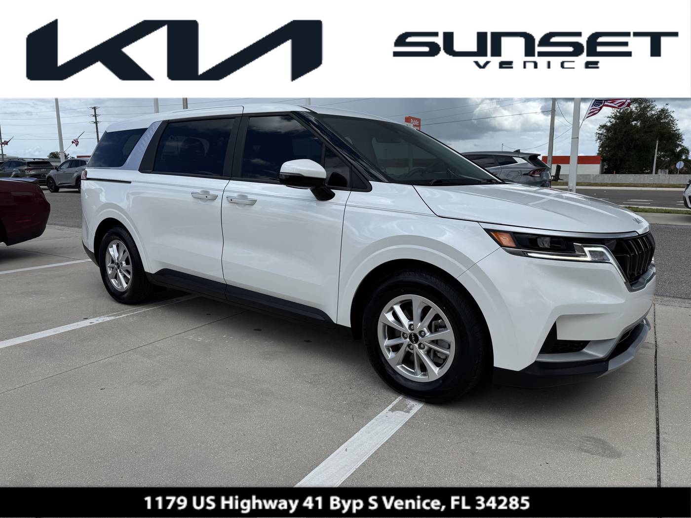 2023 Kia Carnival LXS — Minivan — 18,297 mi — Venice, FL