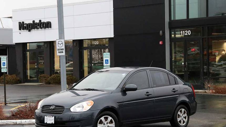 2010 Hyundai Accent GLS — Sedan — 130,459 mi — Libertyville, IL