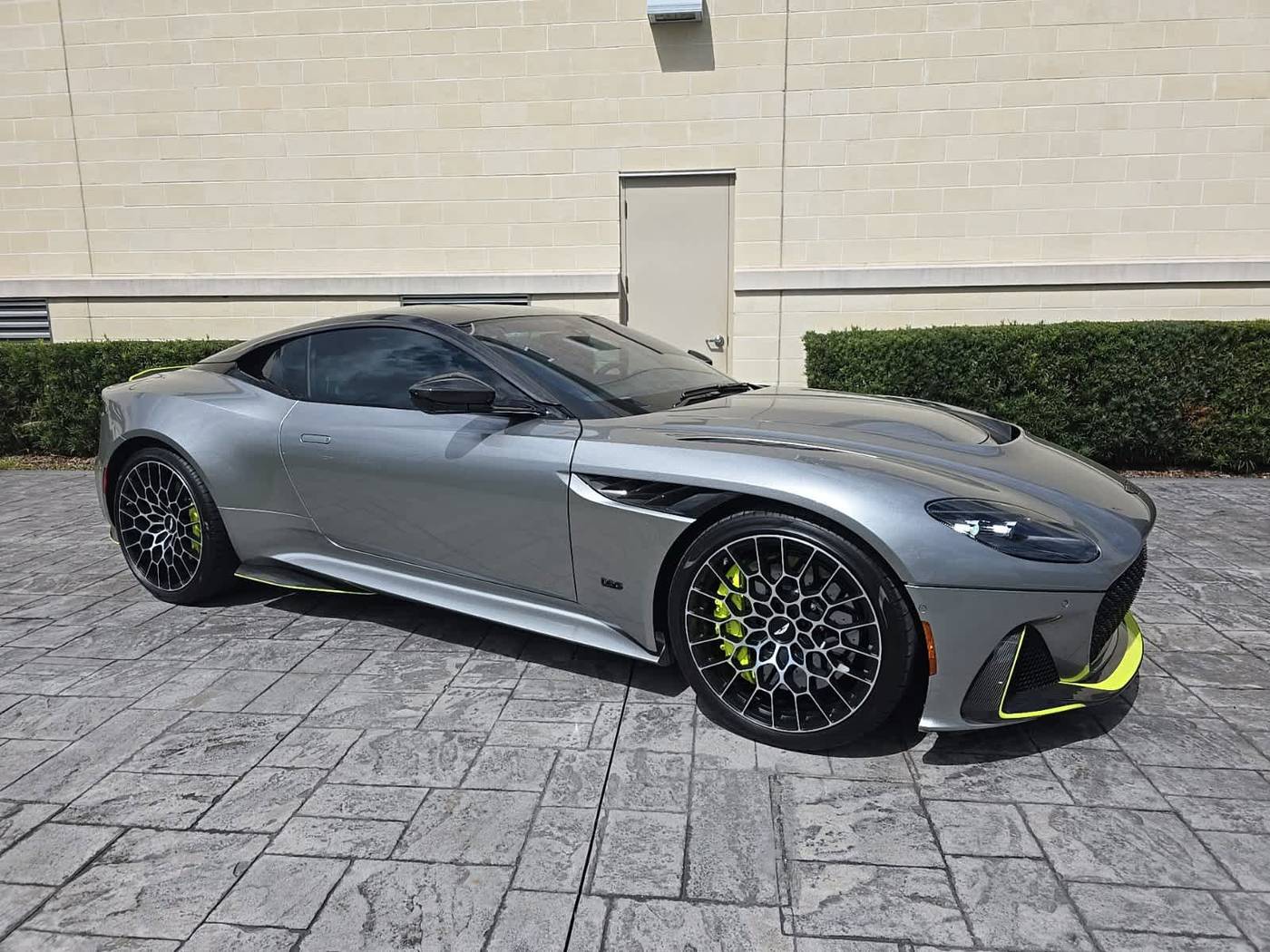 2023 Aston Martin DBS