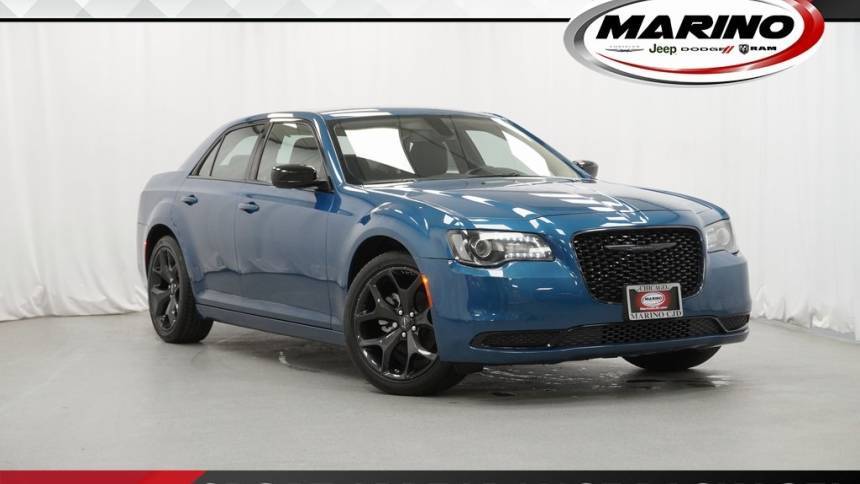 2022 Chrysler 300 Touring — Sedan — 18,976 mi — Chicago, IL