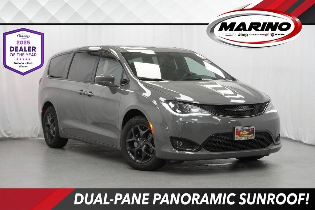 2020 Chrysler Pacifica Touring — Minivan — 57,211 mi — Chicago, IL
