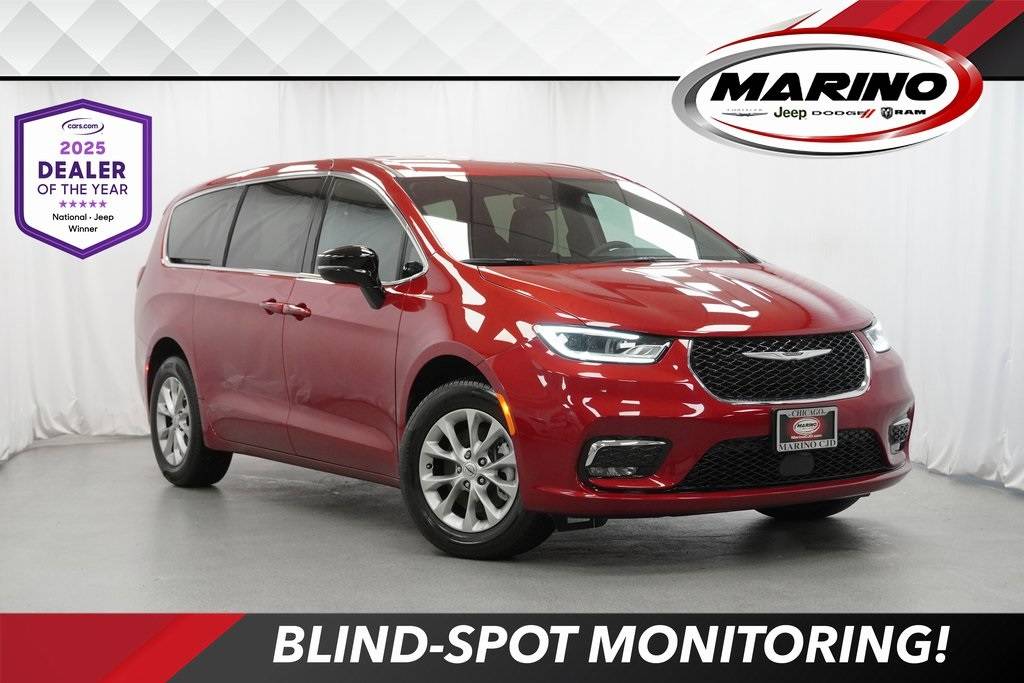 2025 Chrysler Pacifica Select — Minivan — 1,558 mi — Chicago, IL
