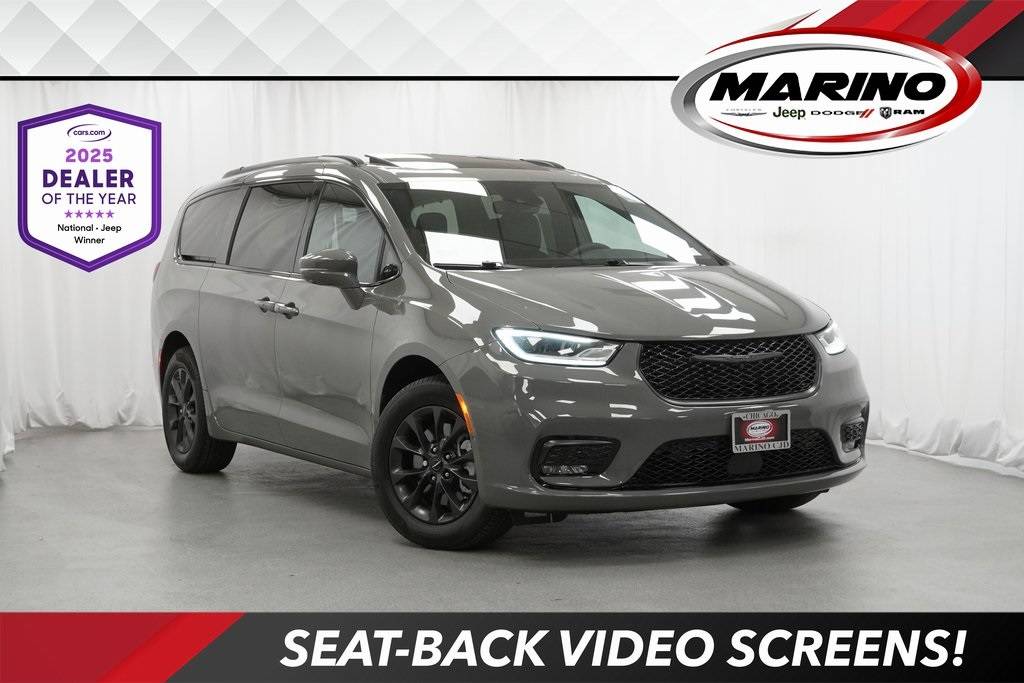 2022 Chrysler Pacifica Touring L — Minivan — 34,066 mi — Chicago, IL